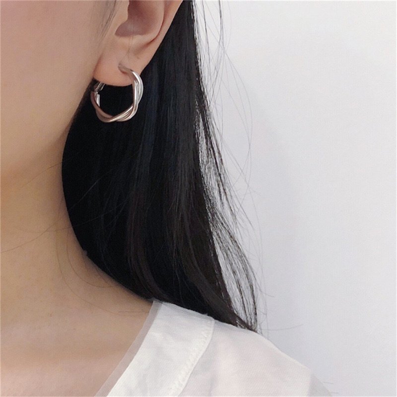 Bông tai tròn đơn giản dạng xoắn phong cách Hàn Quốc BellaDonna 28 (2 màu)