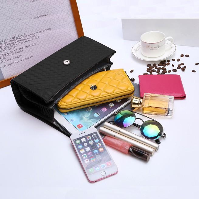 Túi Đeo Chéo Caro Size Lớn T20 Màu Đen