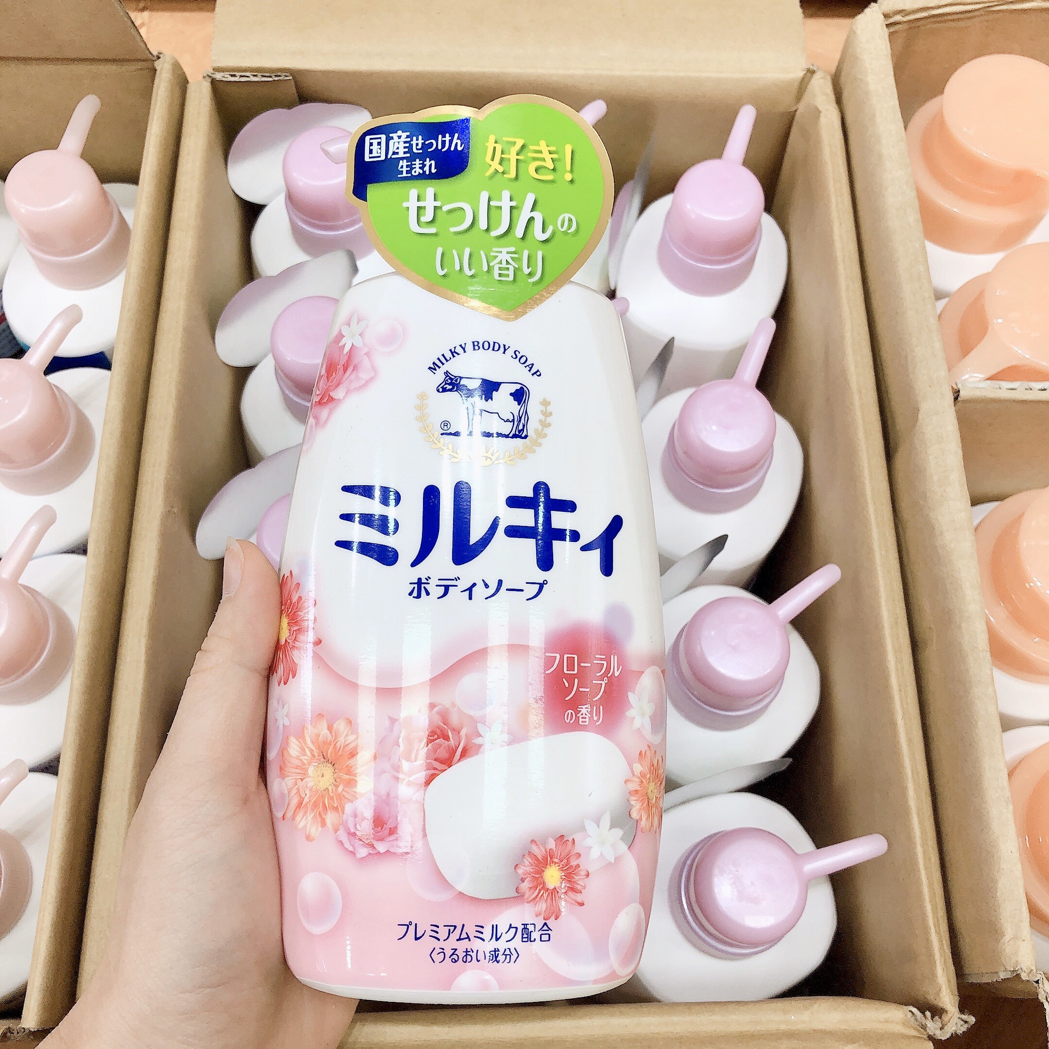 Sữa Tắm Cow Milky Body Soap Nhật Bản 550ml - Hương Hoa Hồng, Hoa Cỏ Mẫu Mới Nhất