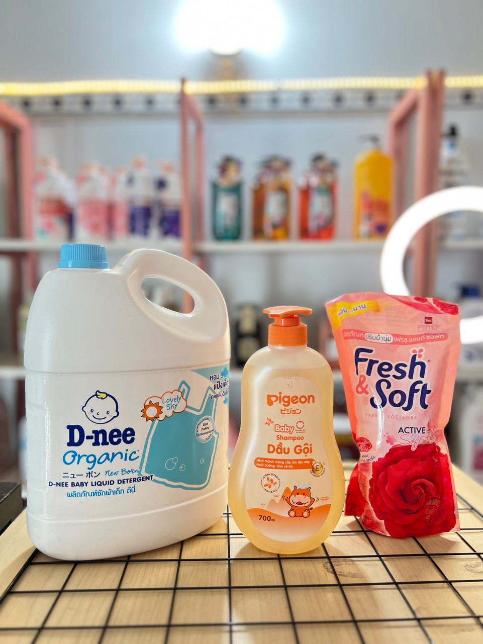 Combo 1 giặt Dnee và 1 tắm gội Pigeon tặng 1 gói nước xả Fresh Soft Thái Lan