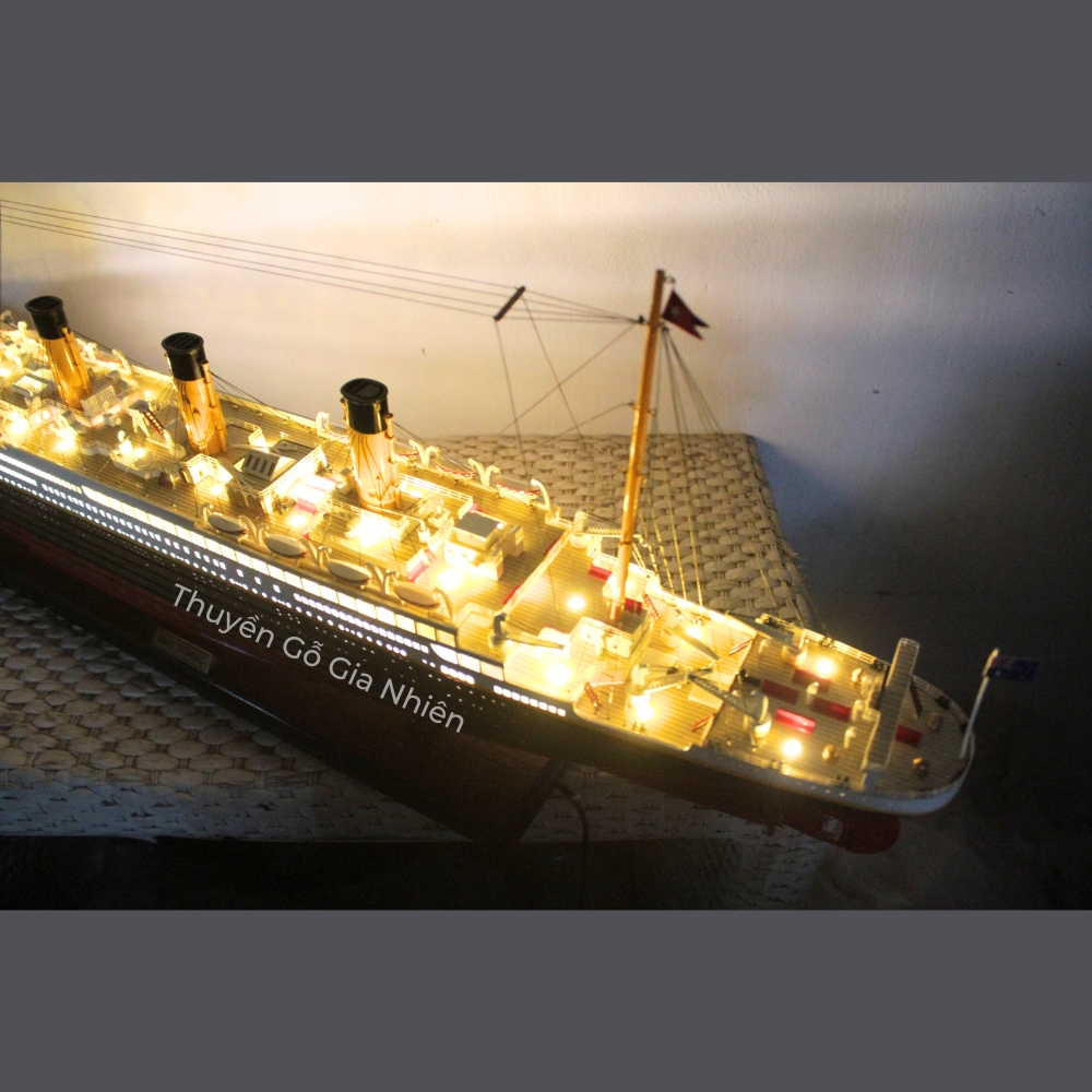 Mô Hình Thuyền Gỗ Trang Trí Phong Thủy Dạng Thuyền Du Lịch RMS TITANIC (SPECIAL EDITION) WITH LIGHTS Chính Hãng, Hàng Xuất Khẩu Chất Lượng Cao