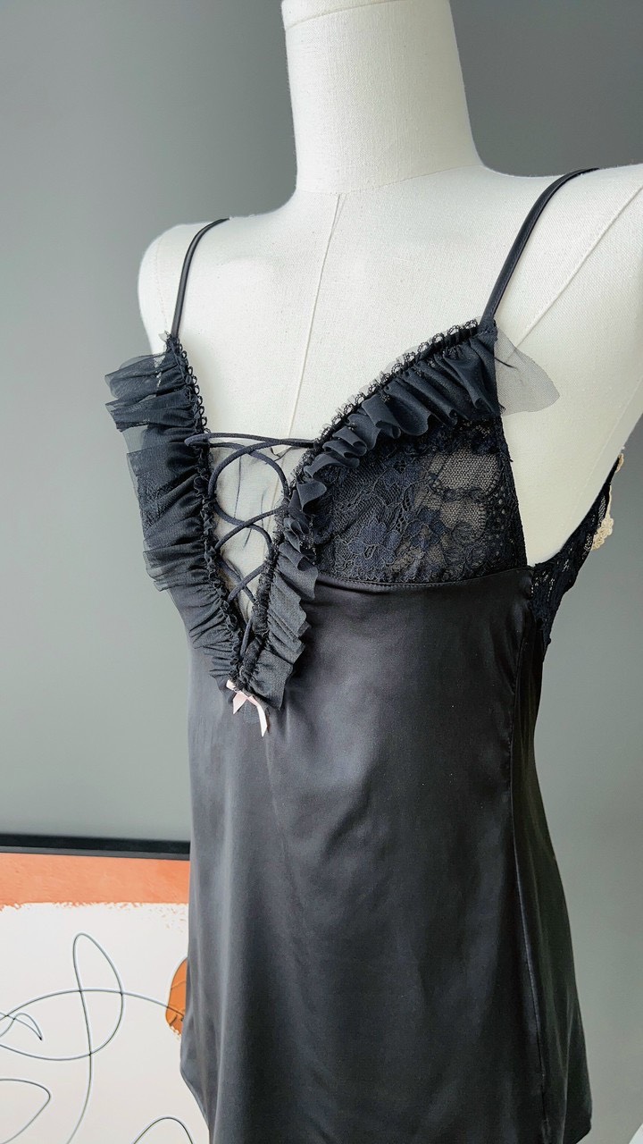 Váy Ngủ Đan Chéo Dây Quyến Rũ