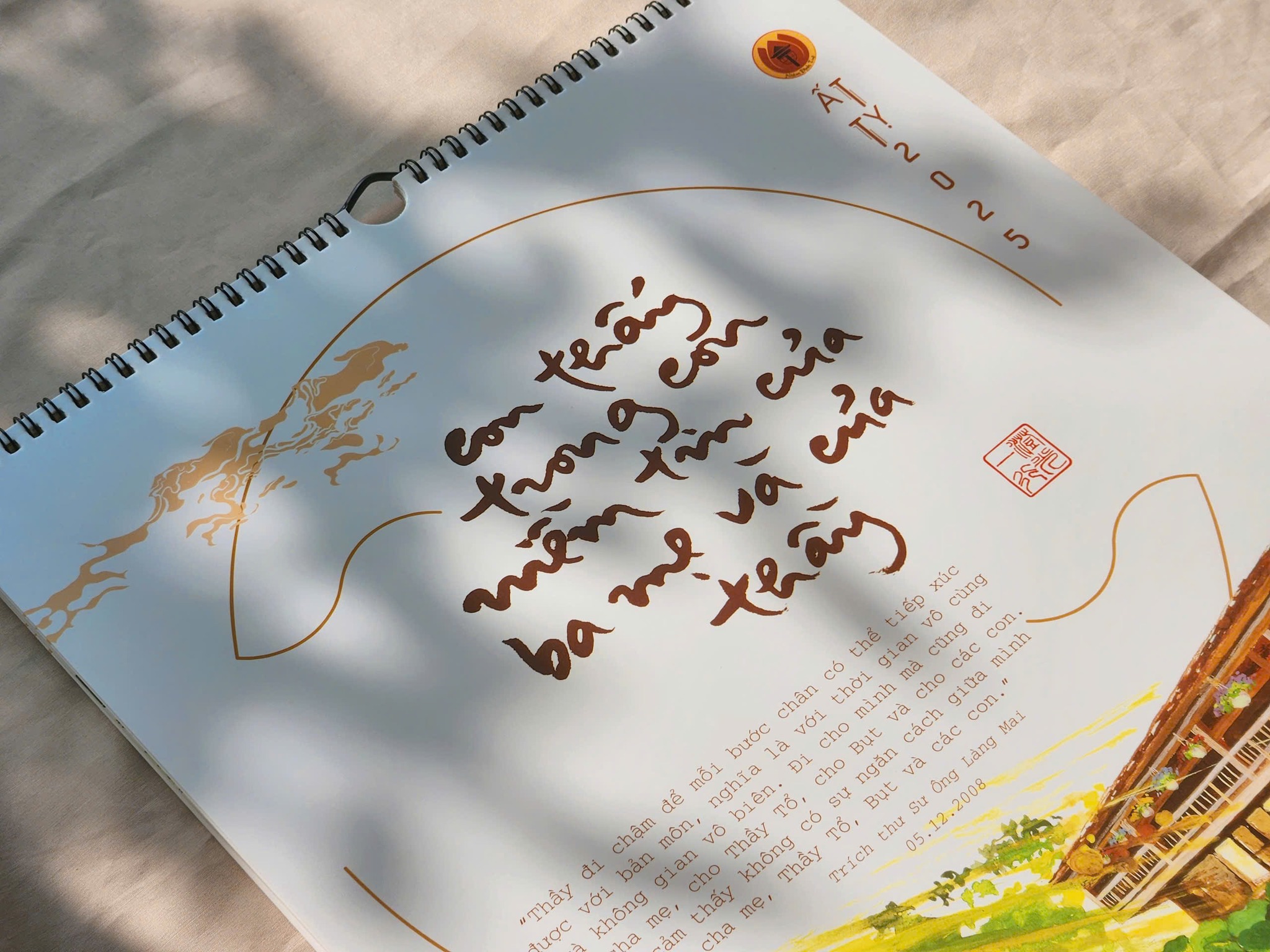 Bộ Lịch Thư Pháp Làng Mai 2025 &quot;Ý THỨC EM MẶT TRỜI TỎ RẠNG&quot; - Thích Nhất Hạnh - Nhà Sách An Thư