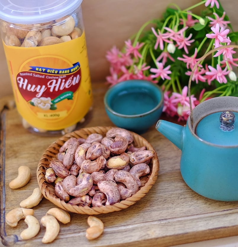 Hạt Điều Rang Muối Huy Hiếu 500gr hộp tròn còn vỏ lụa