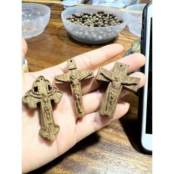 Mặt dây chuyền thánh giá Trầm hương tự nhiên