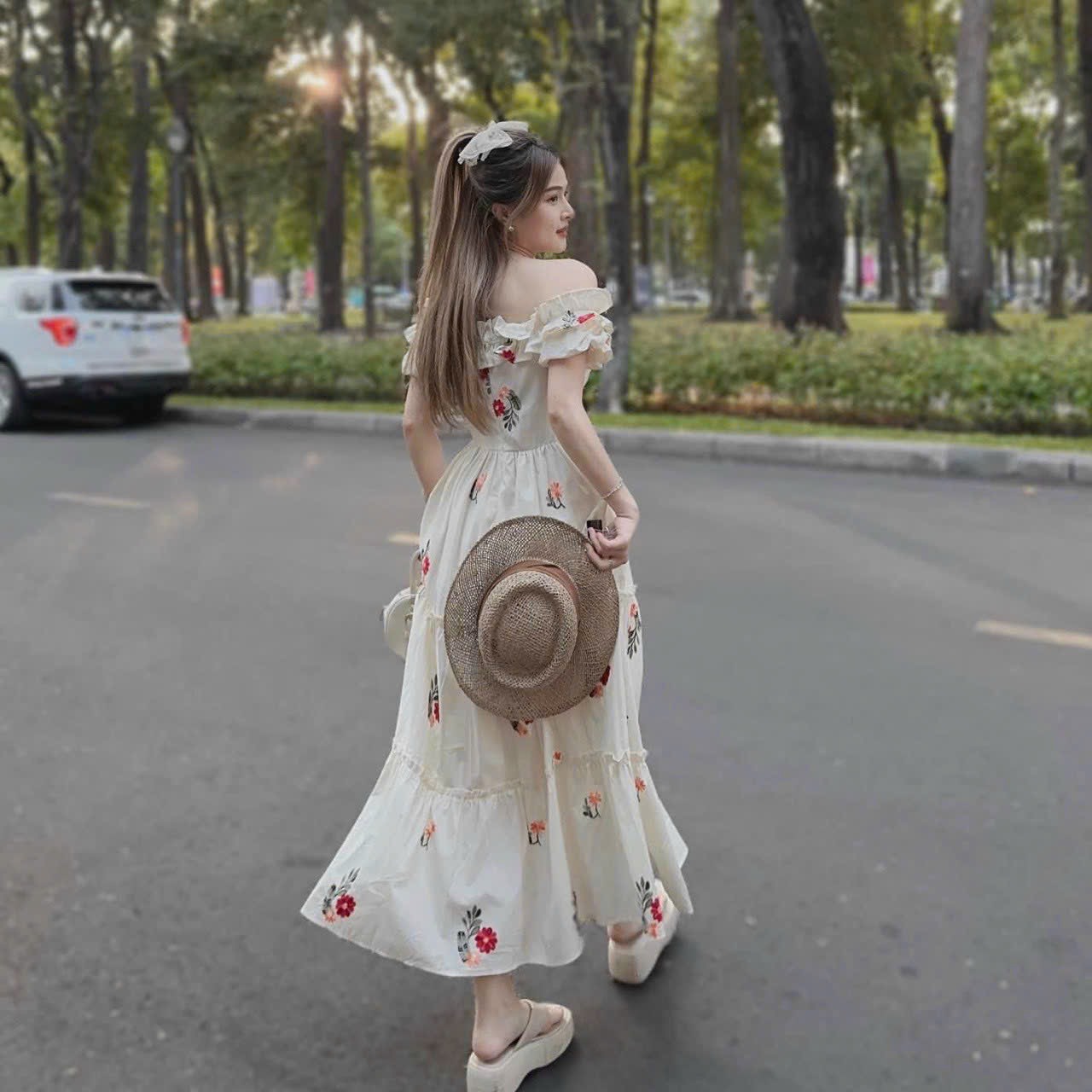 ĐẦM NHÚNG BÈO MÀU Y HÌNH