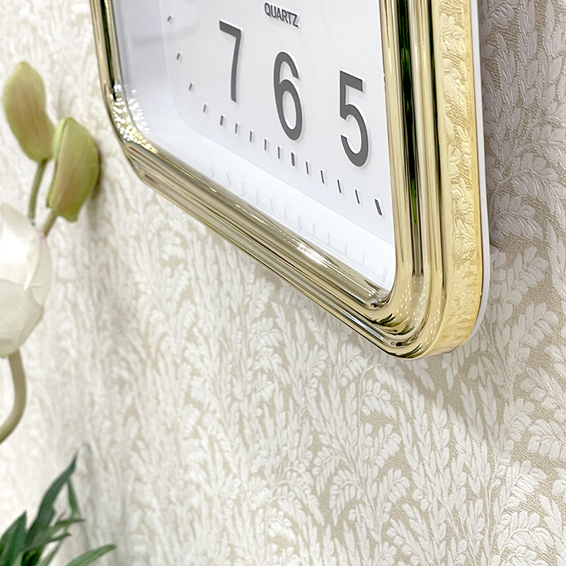Đồng Hồ Treo Tường Rhythm CMG466NR18 - Vàng