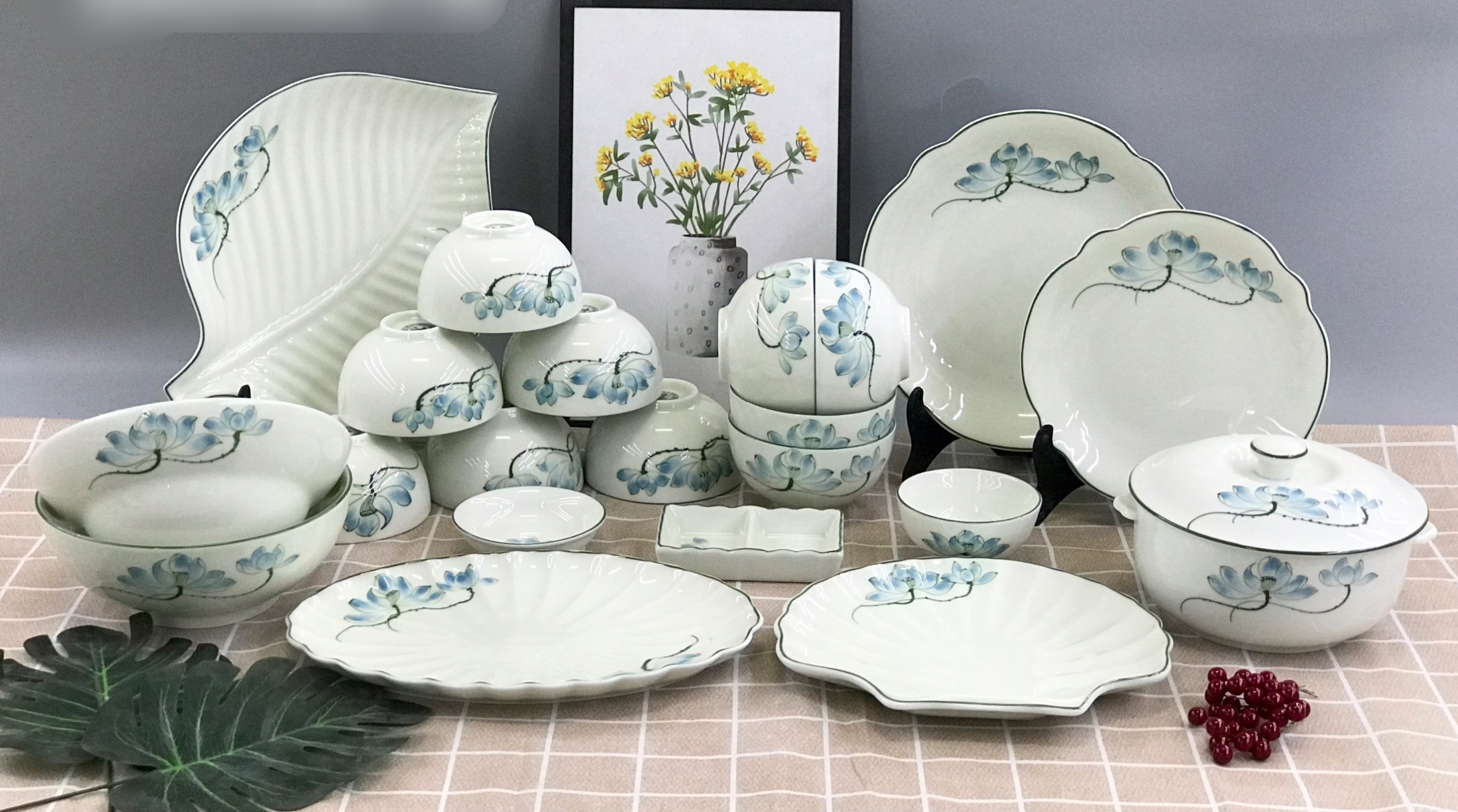 BỘ BÁT ĐĨA VẼ SEN MEN KEM BÁT TRÀNG