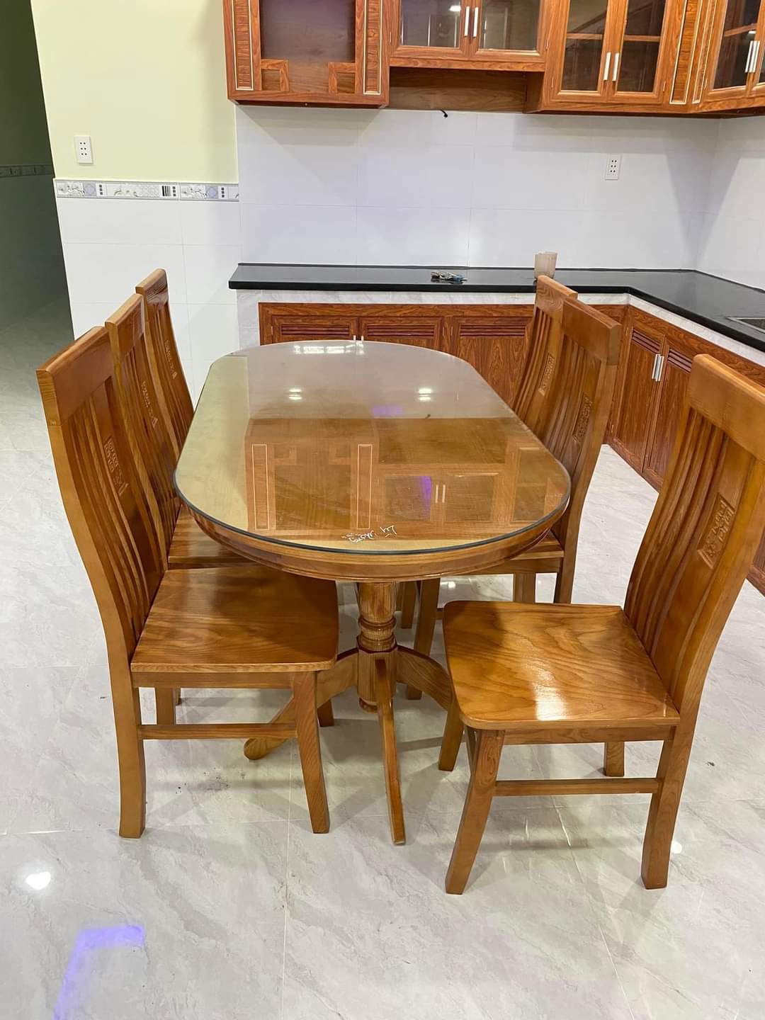 Bộ bàn ăn hình bầu dục 6 ghế màu cánh dán
