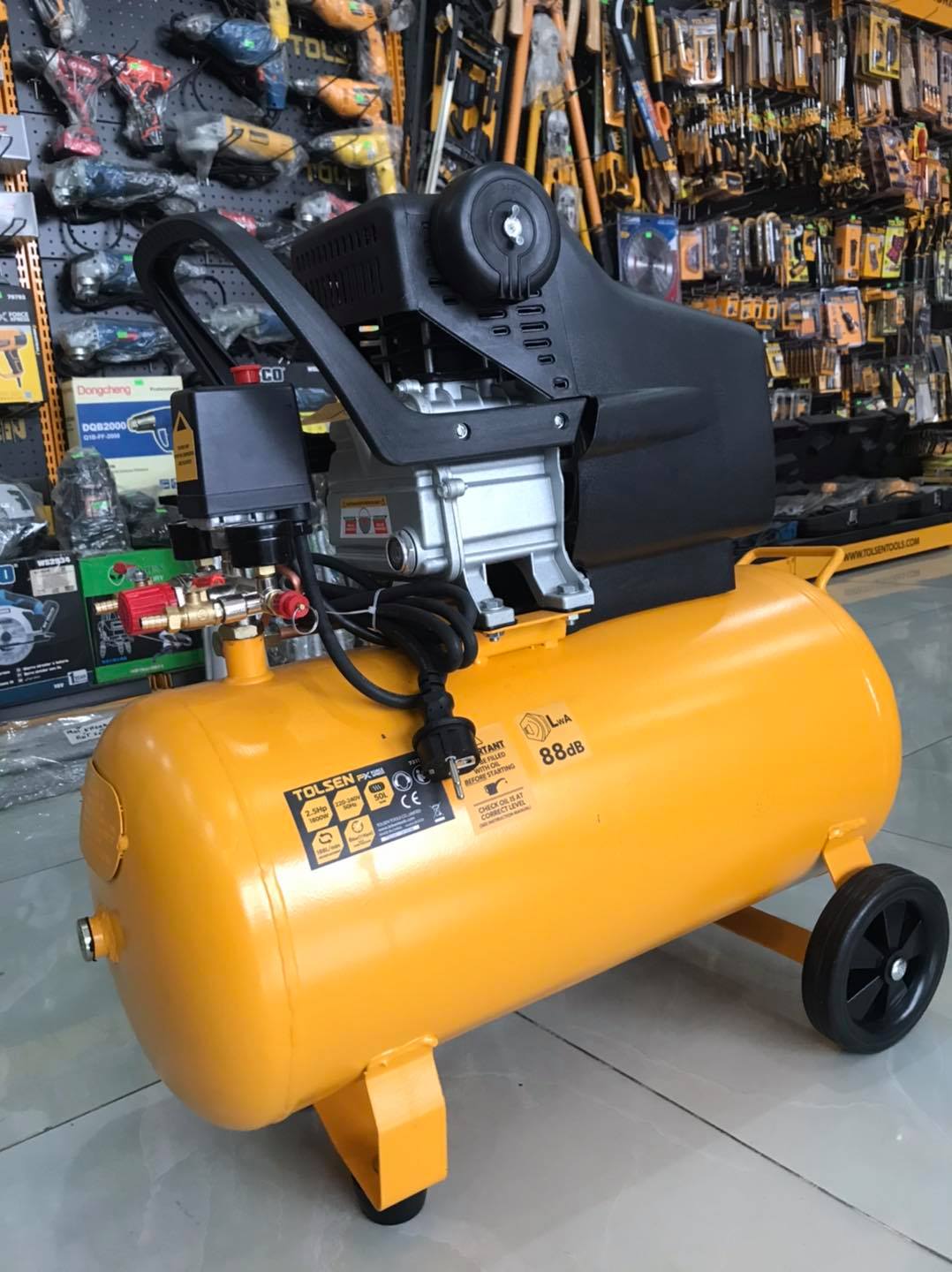 MÁY NÉN KHÍ 50L 1.800W 2.5.HP TOLSEN 73115 - HÀNG CHÍNH HÃNG