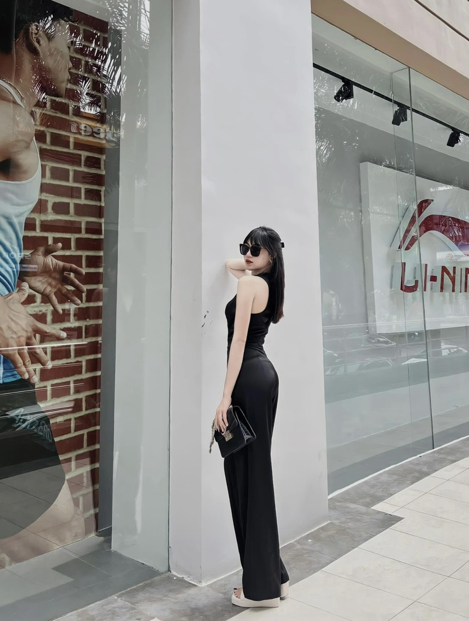 JUM CỔ V CÓ MÚT PHONG CÁCH HIỆN ĐẠI VÀ SANG CHẢNH