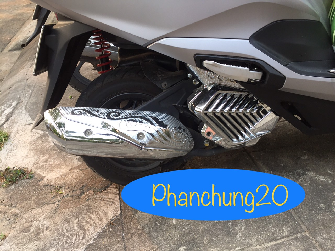 ỐP KÉT NƯỚC DÙNG CHO ĐỜI XE HONDA LEAD 2022 2023 2024 CROM