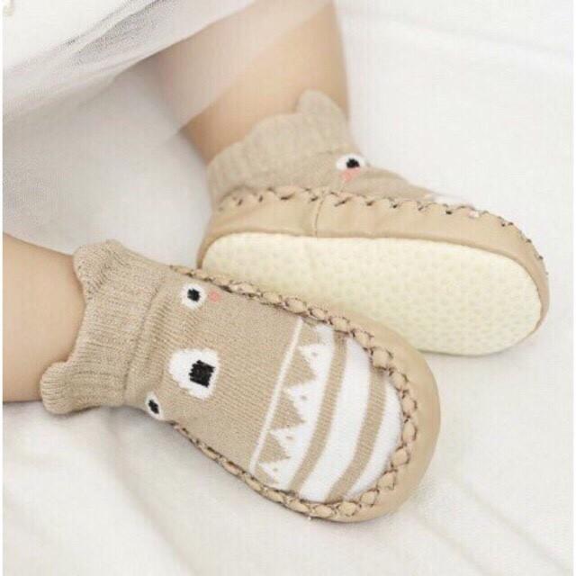 Giày tất chống trơn trượt cho bé từ sơ sinh đến 12 tháng