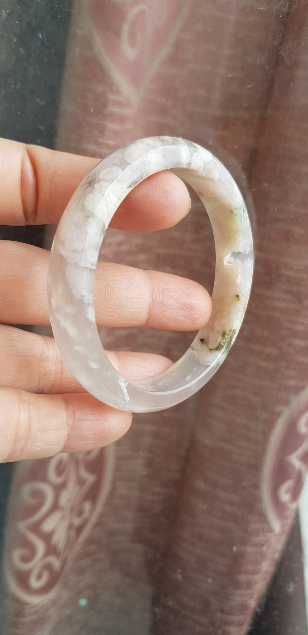 Vòng tay Nữ Bản Hẹ Đá Mã Não Bông Hoa tuyết trắng trong bóng 1 bên đều đẹp  Ni 53mm x Cao 11mm x dầy 6,5mm Nữ mệnh Kim mệnh Thủy 50kg - 54kg đeo xinh đẹp tay ạ