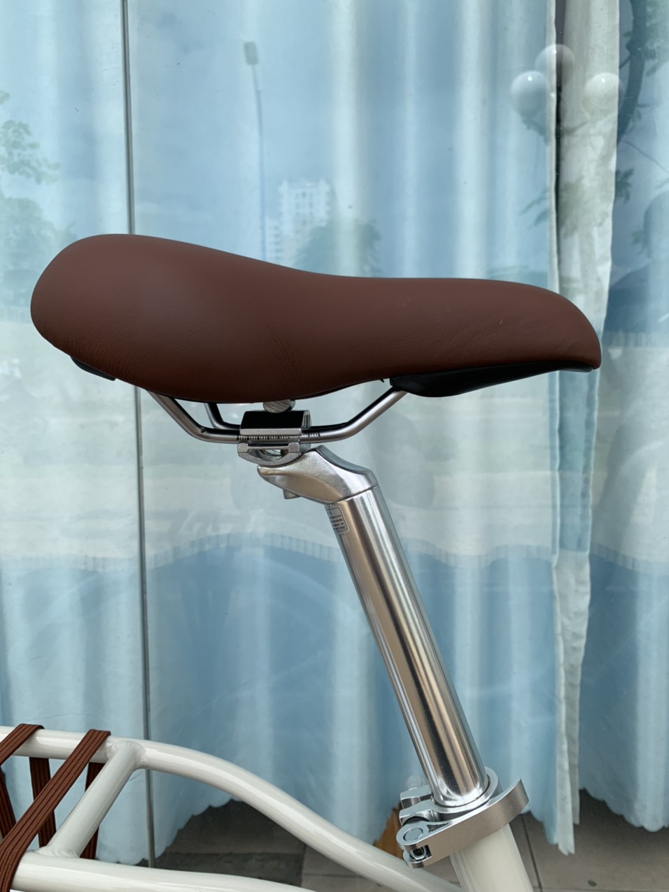 Xe đạp thời trang 2021 VinaBike Latte V 26 Kem