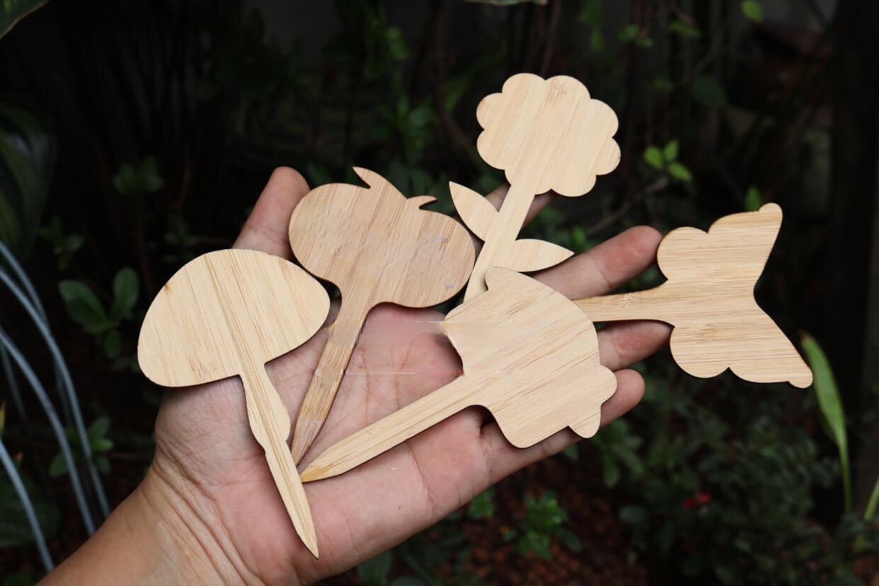 Thẻ gỗ ghi tên cây-gỗ tre- giá bán theo cái