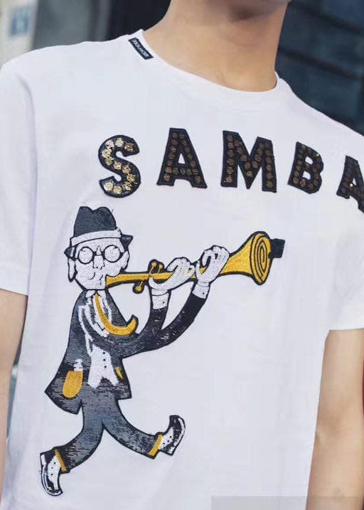 Áo thun với dòng chữ SAMBA nổi bật