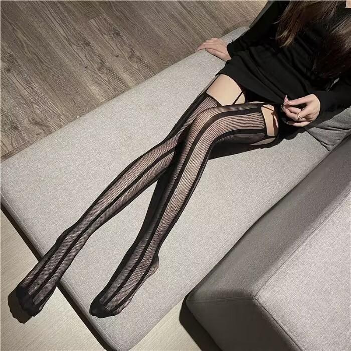 Tất Lưới Đùi Liền Đai Eo Kẻ Sọc Màu Đen, Phong Cách JK Cá tính Sang chảnh Nhật Bản cho nữ