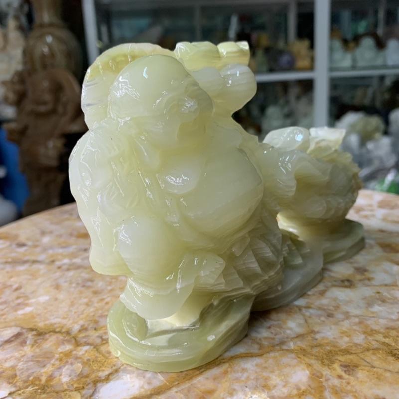 Tượng Cụ Di Lặc Cười Hoan Hỉ Kéo Túi Vàng Đá Ngọc Onix - ngang 15cm