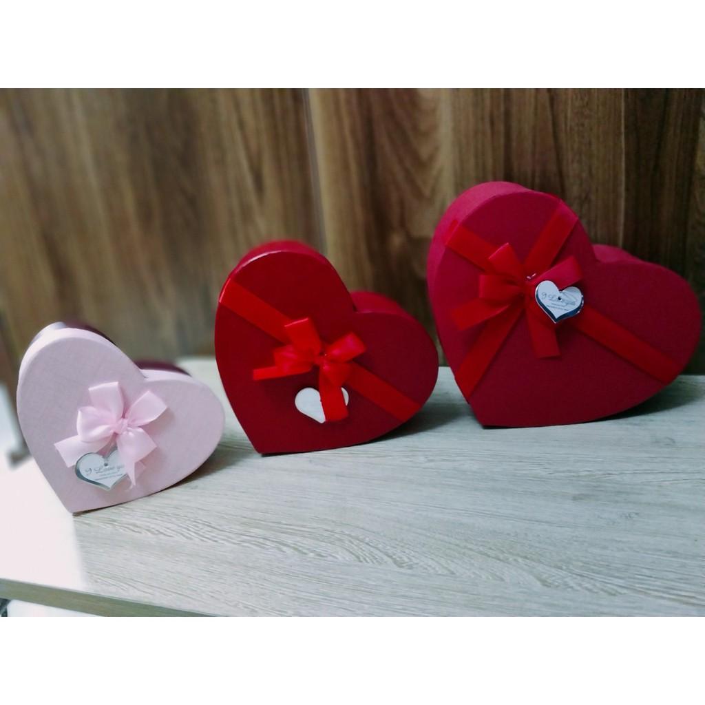 hộp quà hình trái tim tặng kèm hạt xốp (tặng xốp đầy hộp)