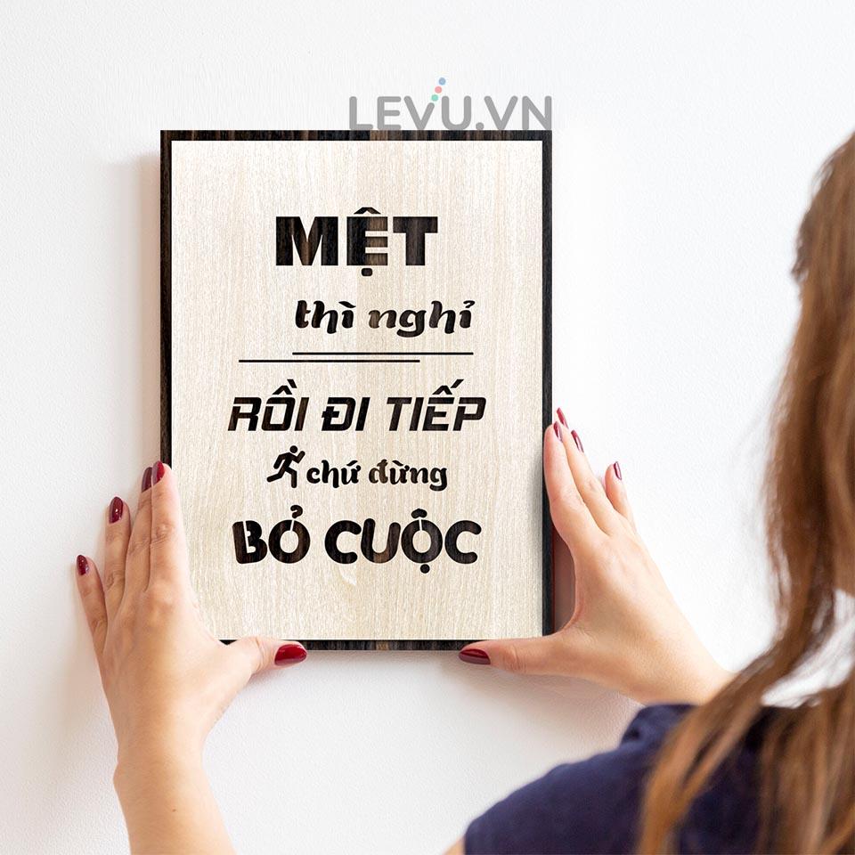 Tranh gỗ treo tường LEVU LV035 "Mệt thì nghỉ rồi đi tiếp chứ đừng bỏ cuộc"
