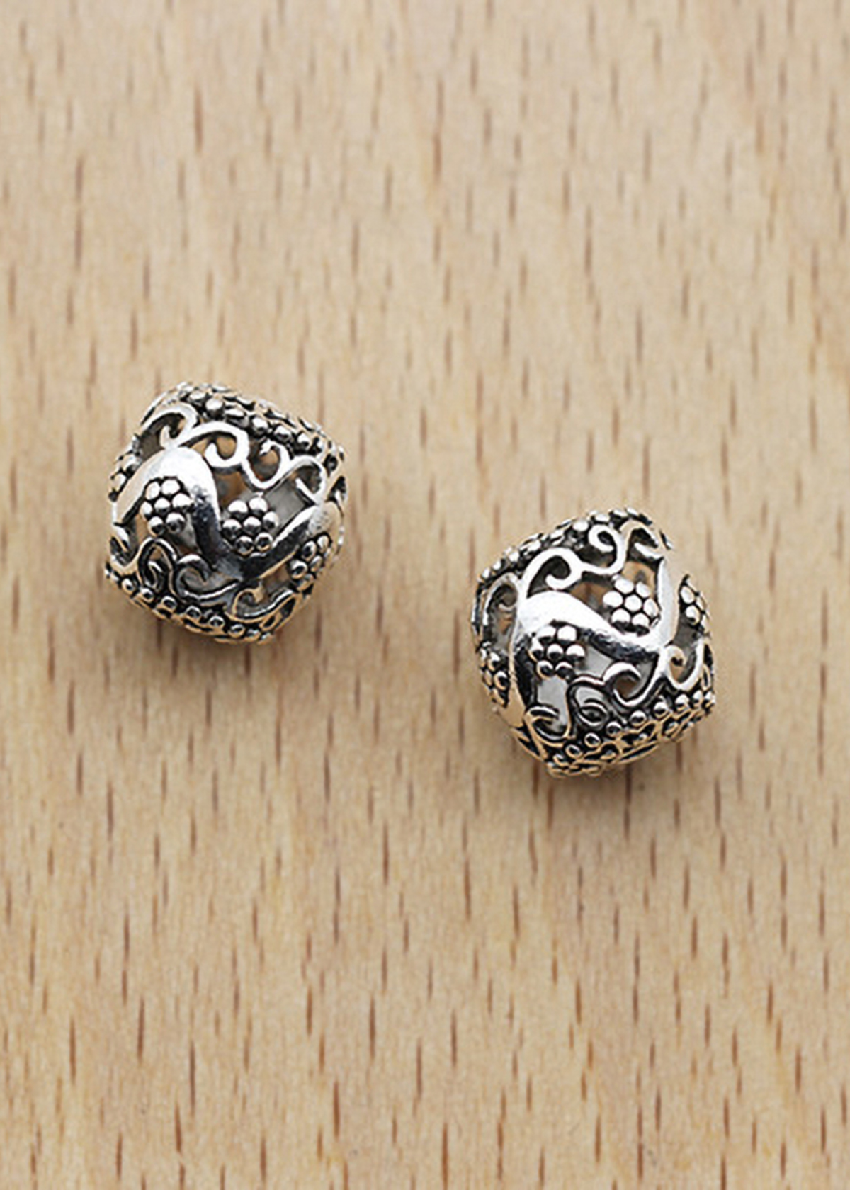 Combo 2 cái charm bạc hình trụ họa tiết rồng xỏ ngang - Ngọc Quý Gemstones