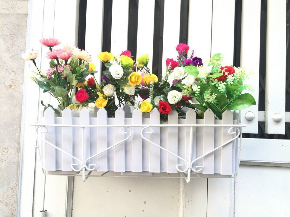 Chậu hàng rào trồng cây ban công sân thượng
