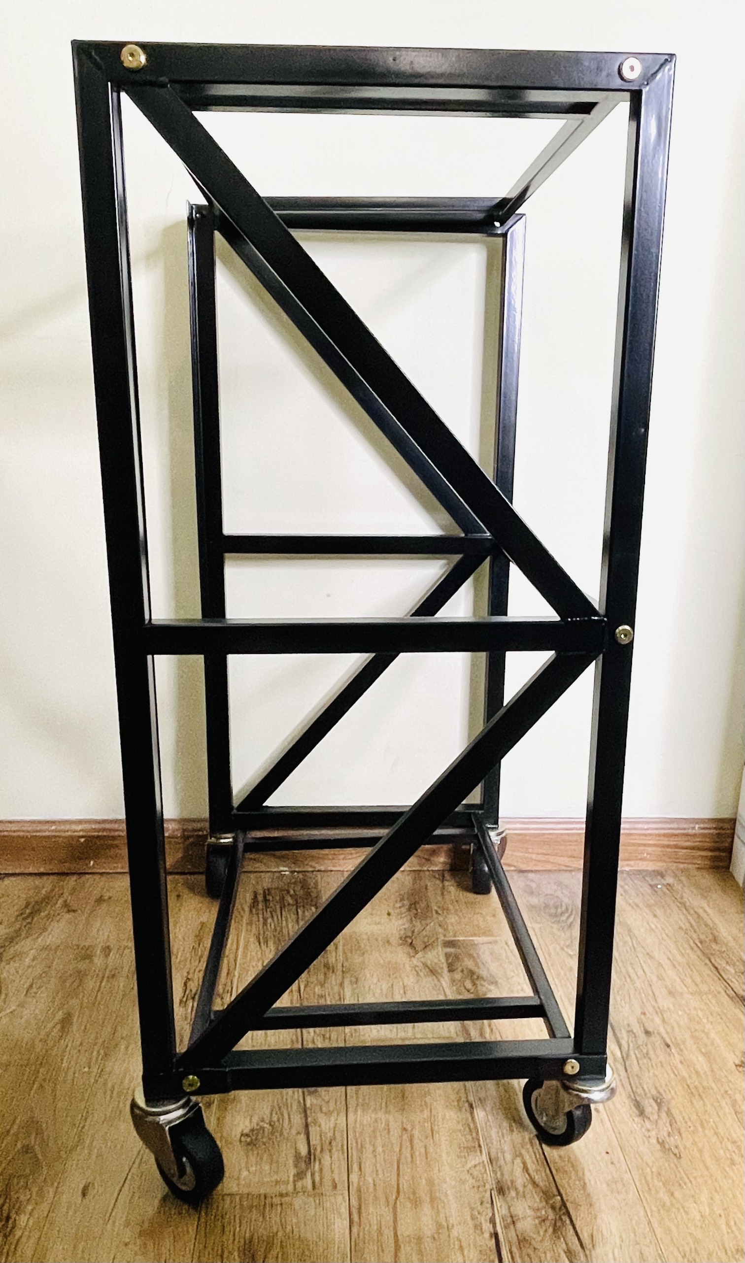 KỆ LOA SÂN KHẤU ,ĐỂ CÁC THIẾT BỊ ÂM THANH ,CÓ 4 BÁNH DI CHUYỂN DỄ DÀNG. D55 CM X R 40 CM X C 89 CM