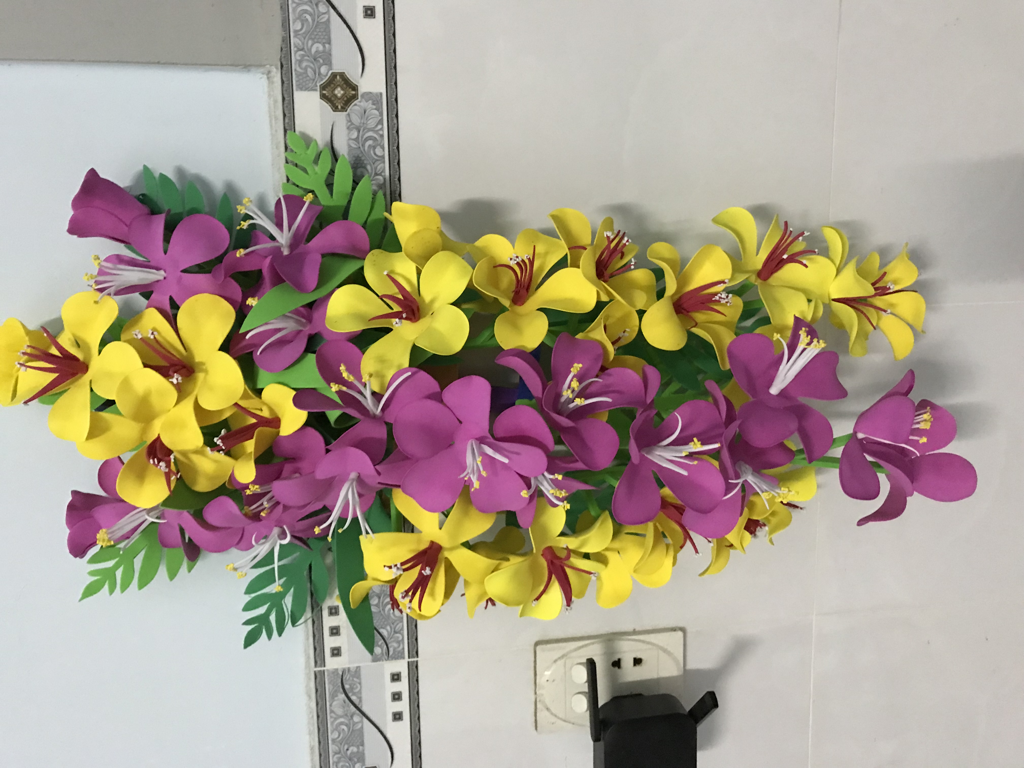 Hoa trang trí lớp