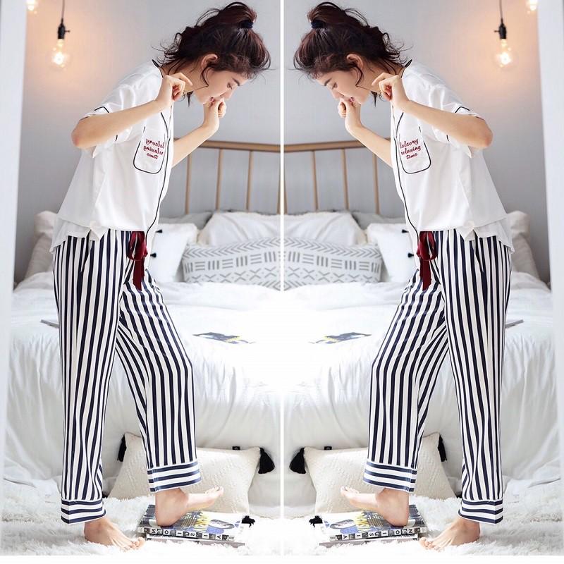 Bộ pyjama lụa nữ kẻ sọc ngắn tay trẻ trung