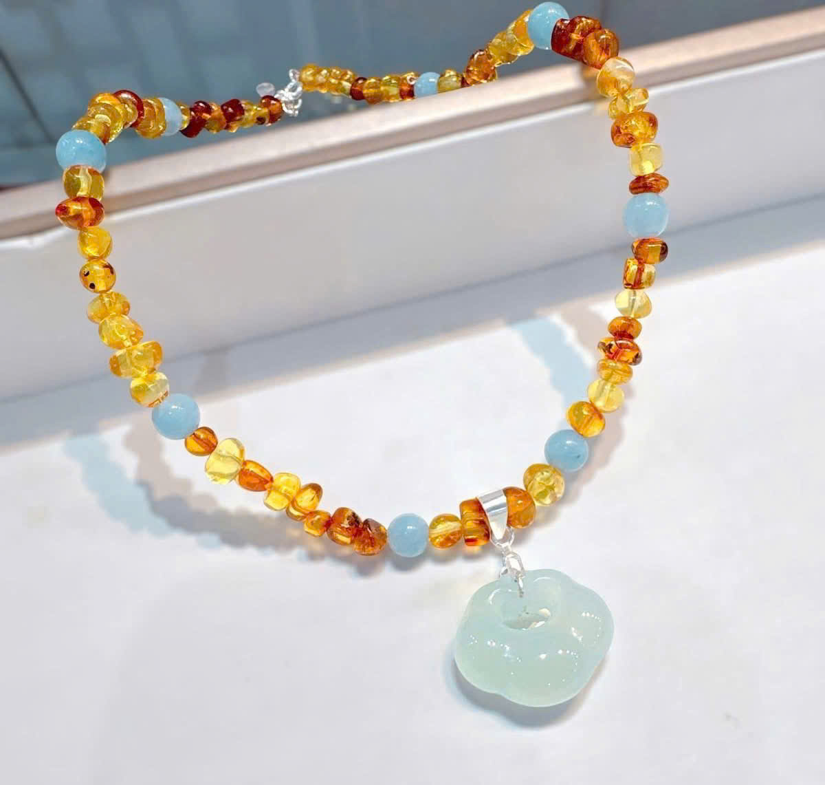 Vòng Cổ Hổ Phách Cho Bé – Mặt Như Ý Hoặc Phật Di Lặc – Móc Bạc – Thiết Kế An Toàn, Dễ Thương