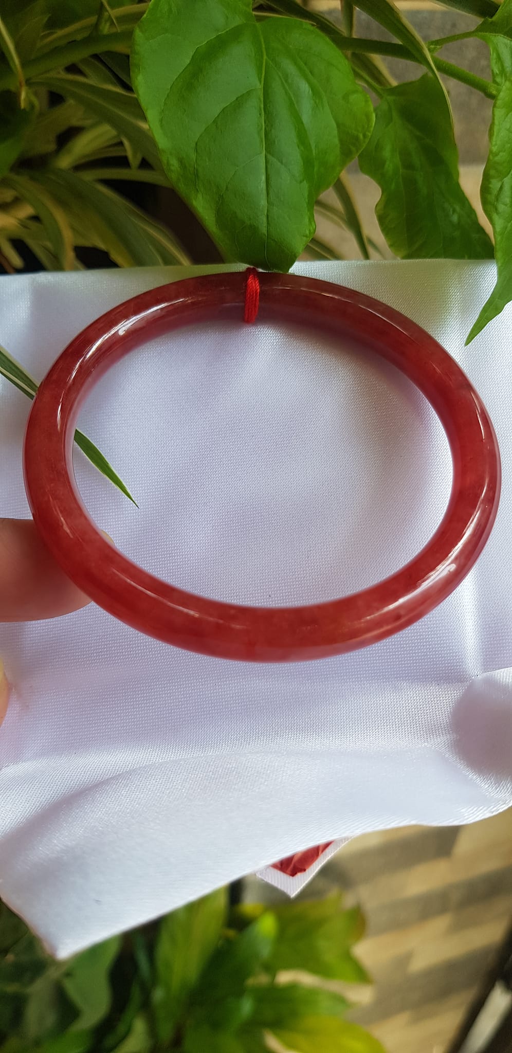 Vòng Cẩm Thạch Đỏ đẹp 58mm x chột 7mm màu đỏ đậm bóng là màu chiến thắng chuẩn hợp nữ mạng hỏa mạng thổ 55kg - 68kg đeo đẹp tay may mắn tốt sức khỏe công việc rực rỡ tài lộc ạ