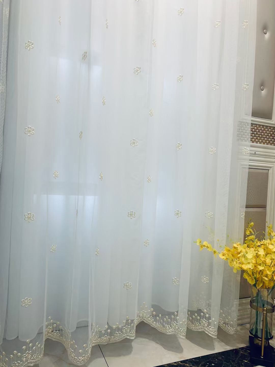 Vải rèm voan thêu hoa nhỏ