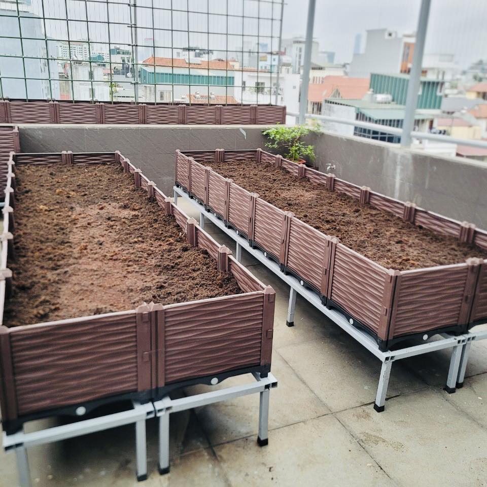 CHẬU GHÉP THÔNG MINH Cm: Bền từ 8-10 năm, phù hợp mọi cây trồng và không gian, Module tùy biến kích thước, an toàn, trọng lượng nhẹ, kết cấu chắc chắn, có khay trữ và thoát nước.
