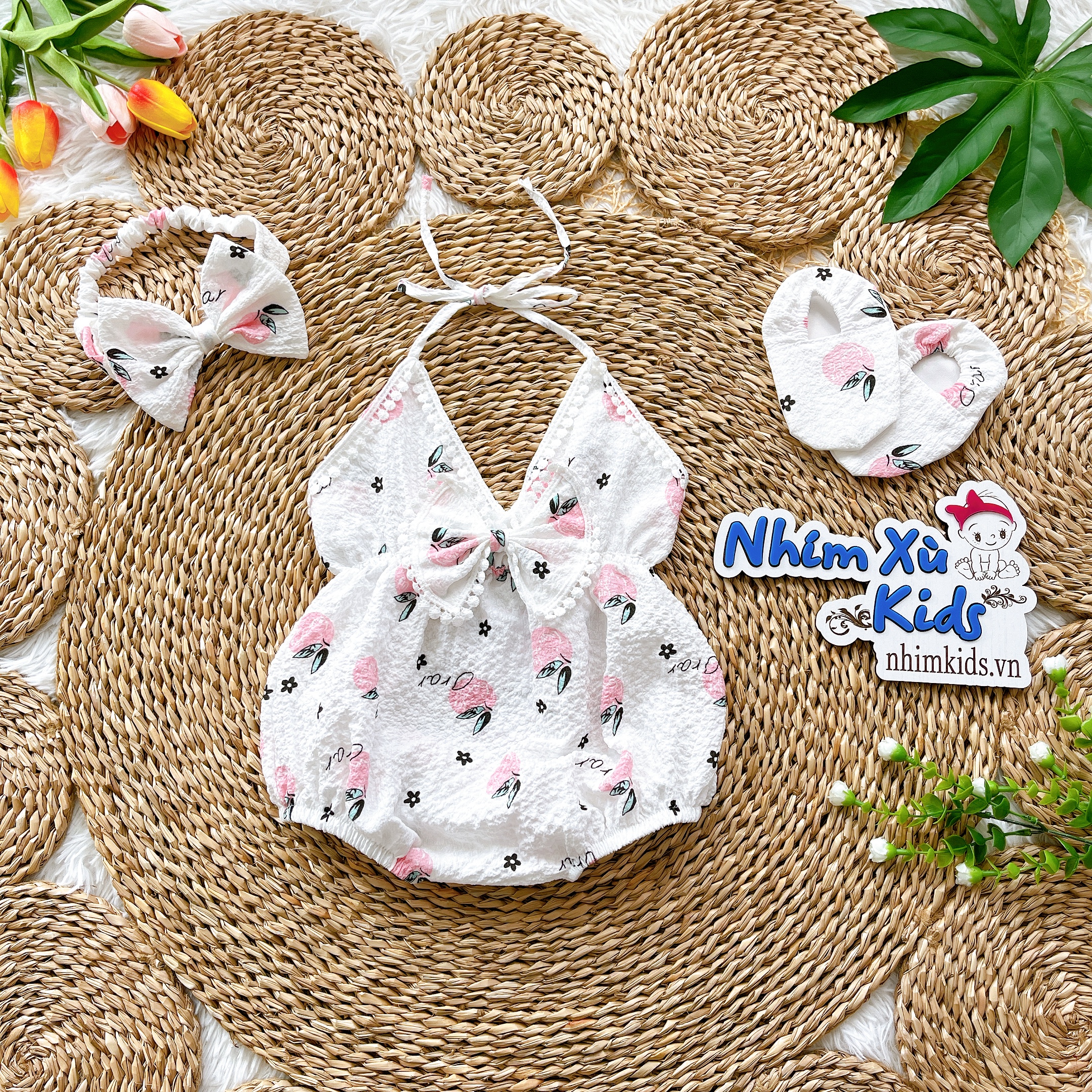 Body yếm đào 3 chi tiết cho bé gái 3 đến 12kg chất đũi xốp phối ren