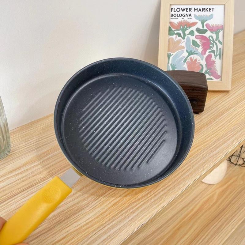 Chảo chiên trứng chống dính cao cấp 20cm hình vịt vàng dễ thương, tay cầm nhựa chống nóng có lổ treo tường tiện dụng