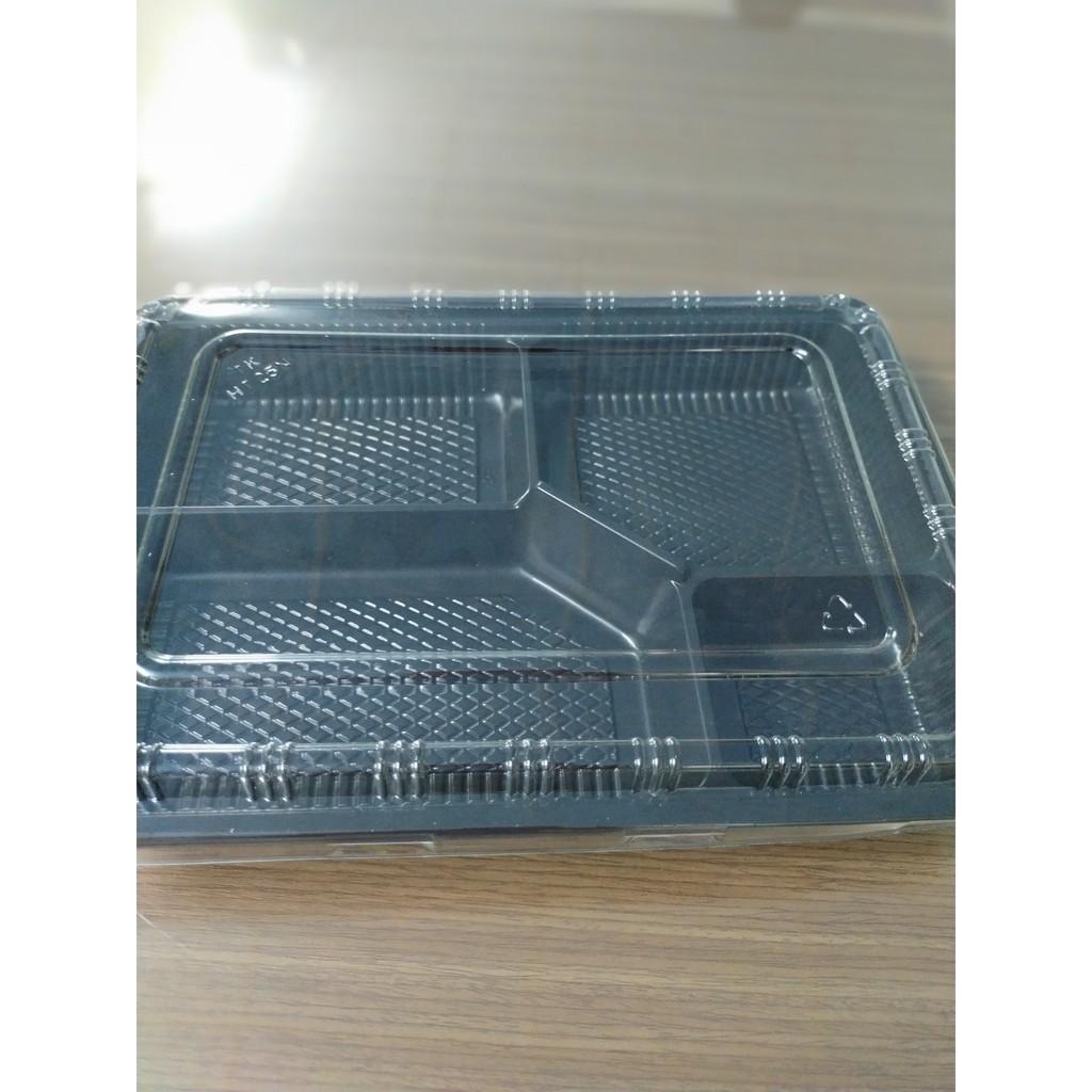 HỘP NHỰA ĐẾ ĐEN 4 NGĂN HT25 CÓ NẮP