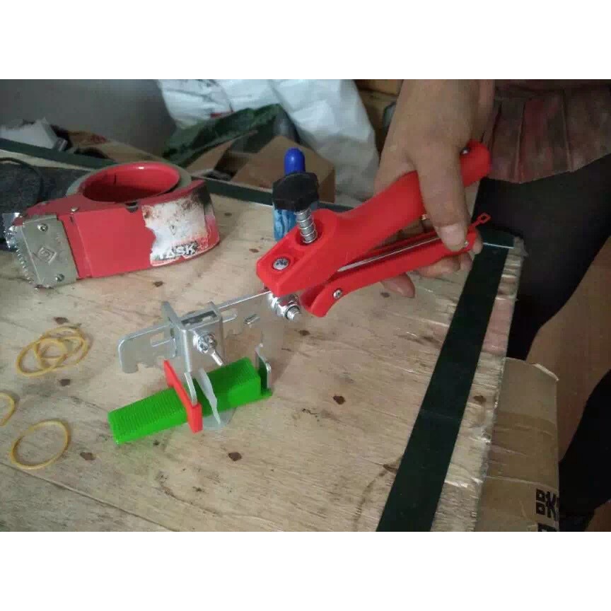 Combo ke cân bằng gồm 1 kìm 1 Túi 100 ke móc 100 nêm cân bằng ốp lát gạch loại 1