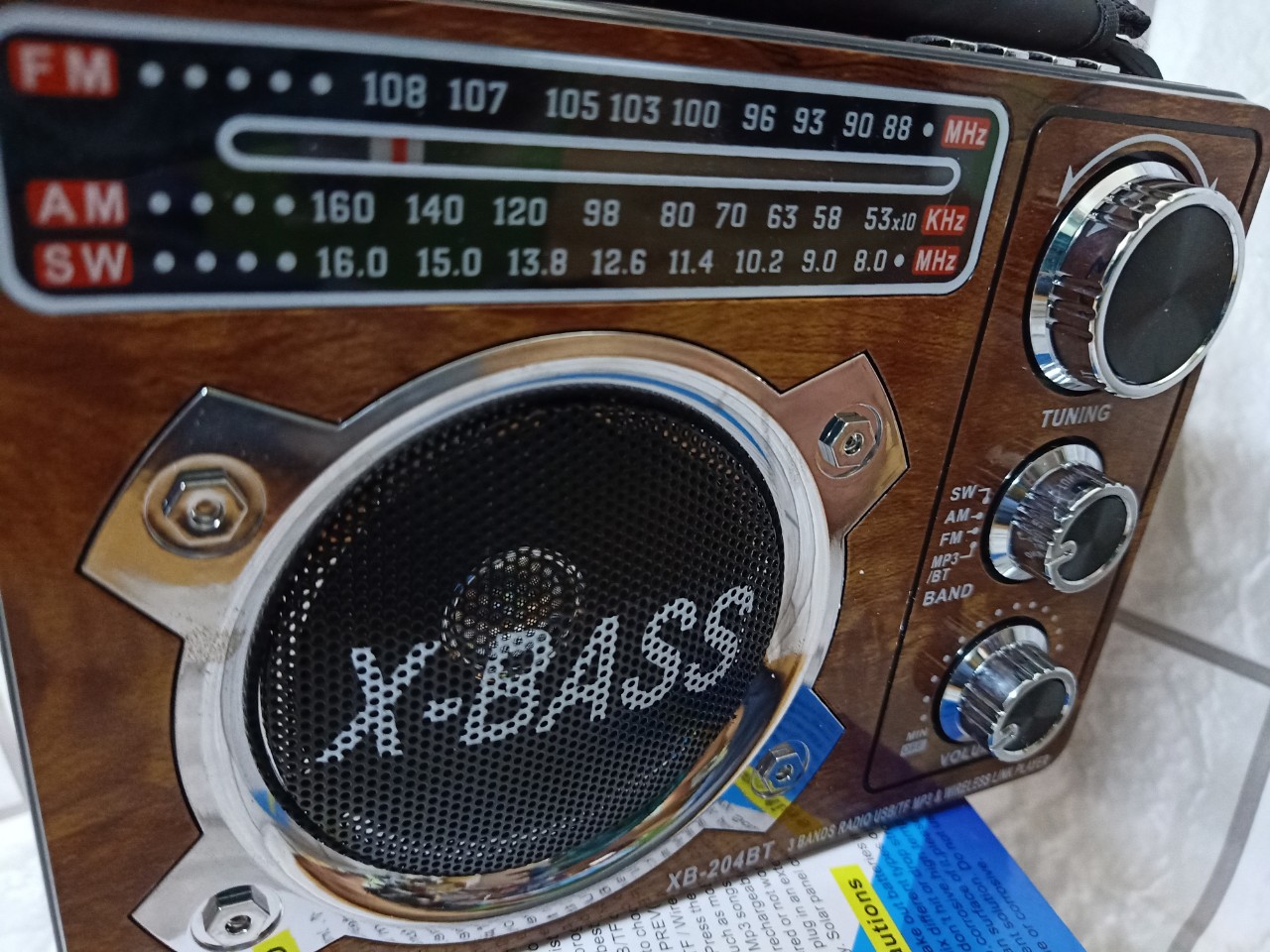 Đài Waxiba XB-204BT LOA SIÊU LỚN EXTRA BASS, USB NGHE NHẠC THẺ NHỚ BLUETOOTH  RADIO AM FM SW CÓ ĐÈN PIN THEO KÈM PIN SẠC HÀNG CHÍNH HÃNG