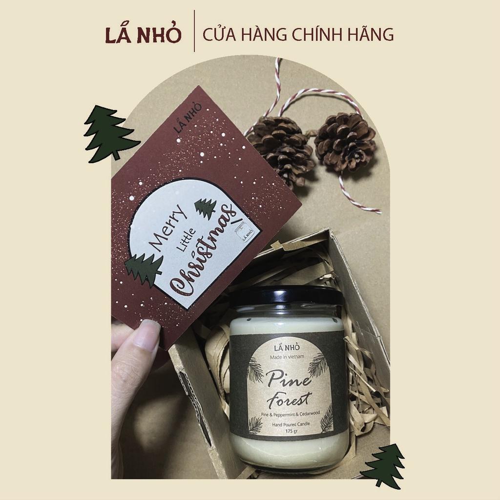 Nến thơm Giáng sinh Lá Nhỏ Medium - Apple Candy - Pine Forest - Quà tặng ý nghĩa - Tặng kèm Post Card - Thông trang trí