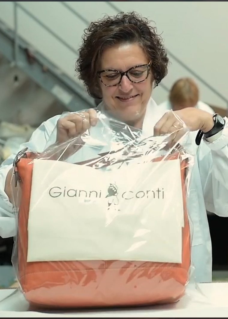 Ví nam cầm tay Gianni Conti Italy 492019BLA CK