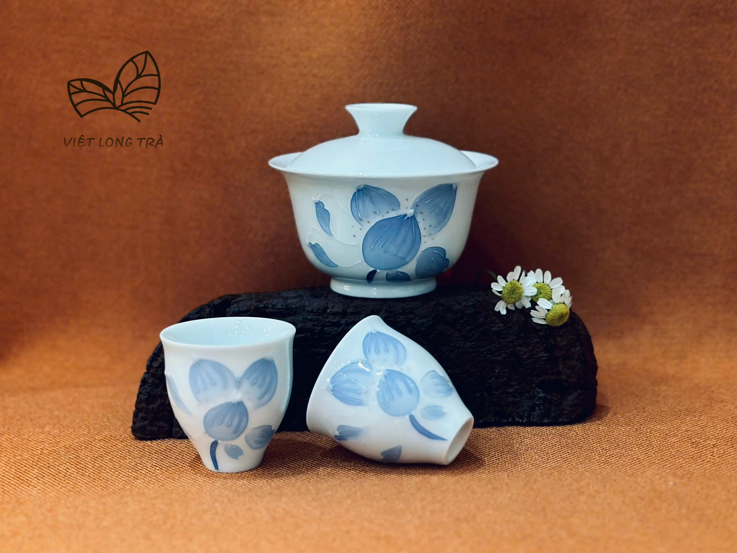 CHÉN UỐNG TRÀ SỨ CẢNH ĐỨC – HỌA TIẾT SEN LAM VẼ TAY – 40 ML - VIỆT LONG TRÀ
