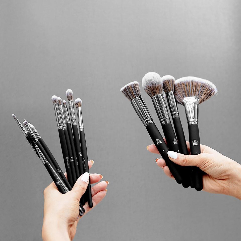 Bộ Cọ Trang Điểm BH COSMETICS 13 Cây Studio Pro Brush Set