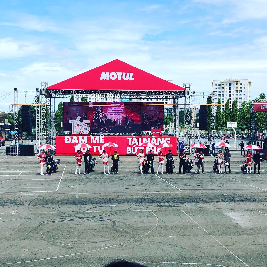 Nhớt cao cấp cho xe tay ga đời mới Motul Scooter Power LE 5W40 800ml tặng nhớt hộp số Motul Gear 80W90 120ml