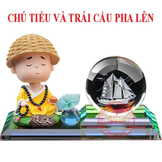 Tượng tiểu hòa thượng, cầu pha lê và nước hoa trang trí ô tô