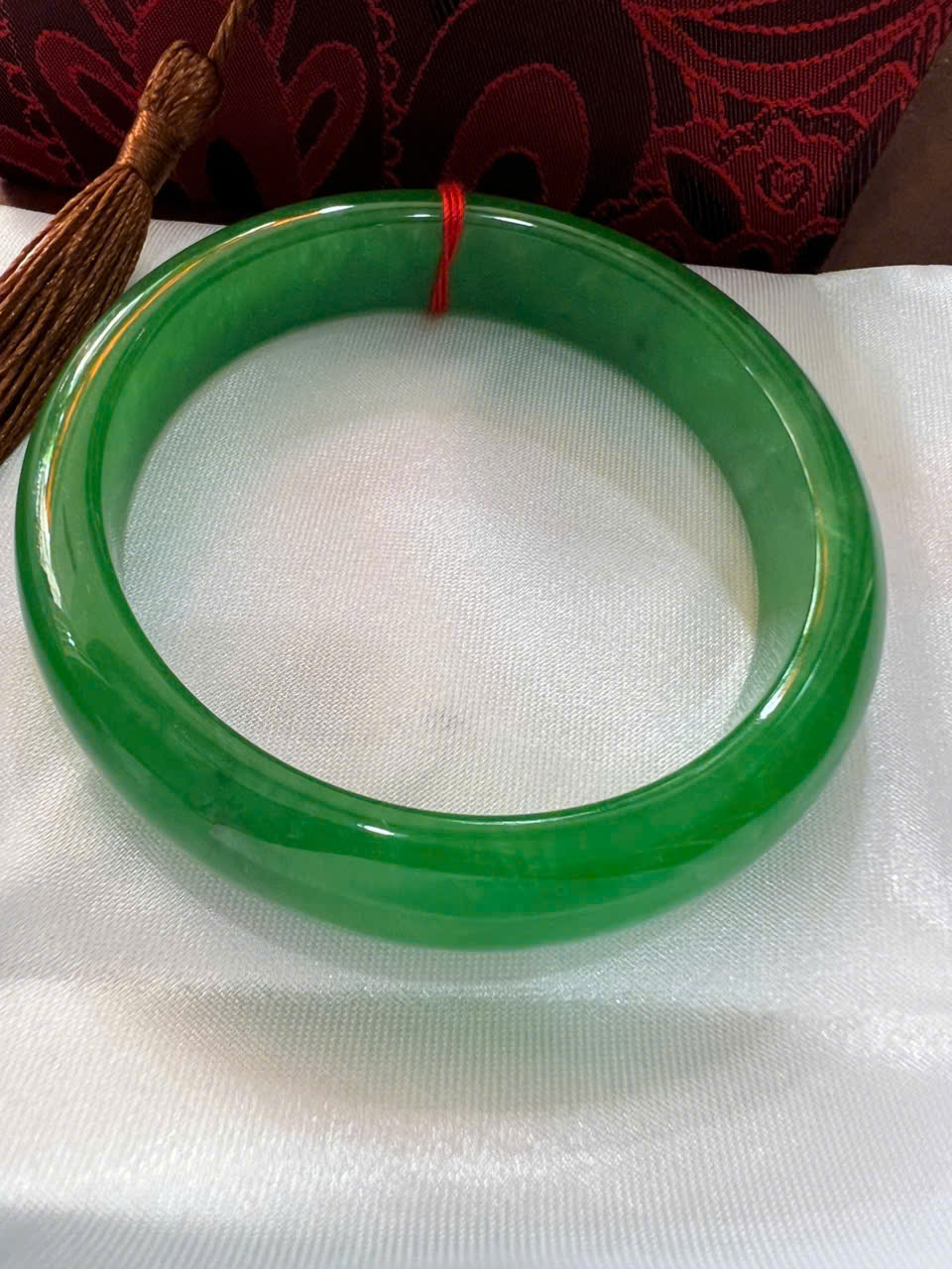 Vòng Tay Nữ Đá Cẩm Thạch Bản Hẹ ĐL Ni 55mm Cao 12mm Dầy 7mm Vòng màu Xanh lá tươi sáng bóng đẹp nữ 53kg - 58kg đeo xinh đẹp sang tay món quà tặng mẹ tặng nữ ý nghĩa ạ