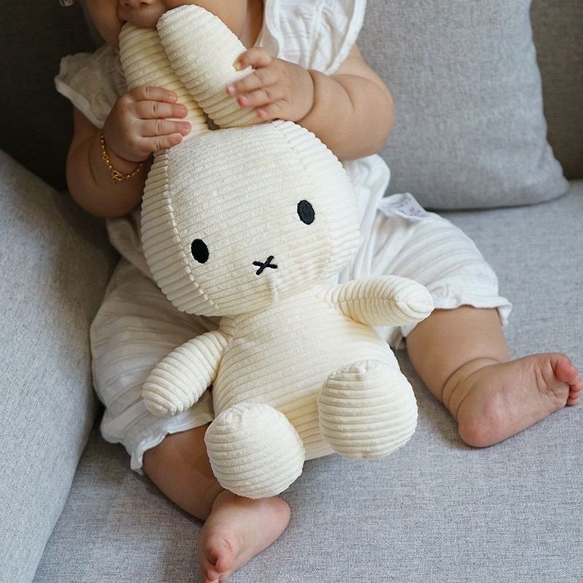 Thỏ bông Miffy dễ thương 30 cm ship hoả tốc tphcm Gấu bông Miffy