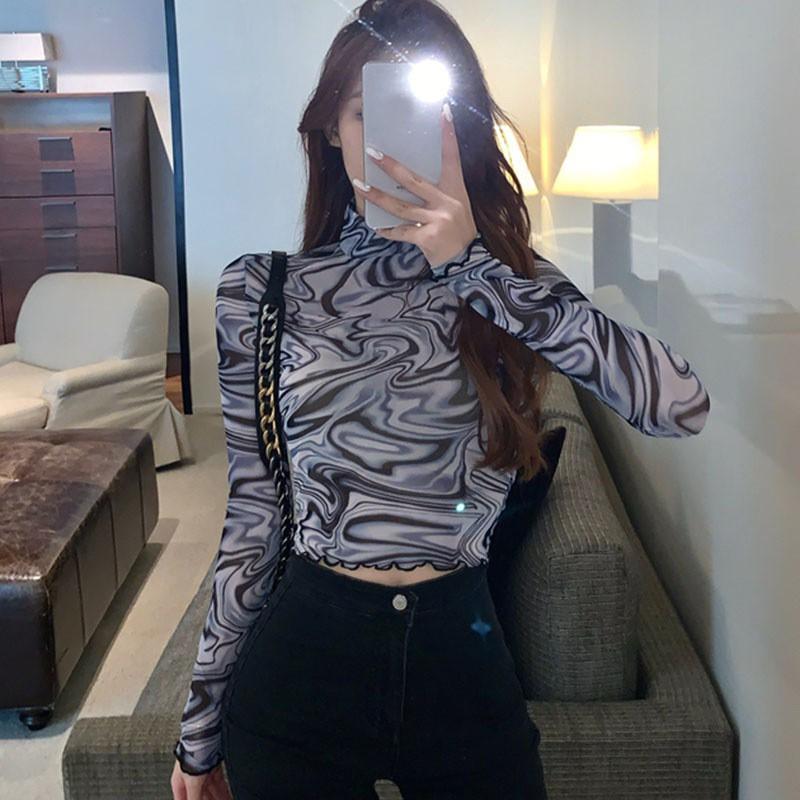 Áo thun tay dài dáng ôm in hoa văn độc đáo cho nữ