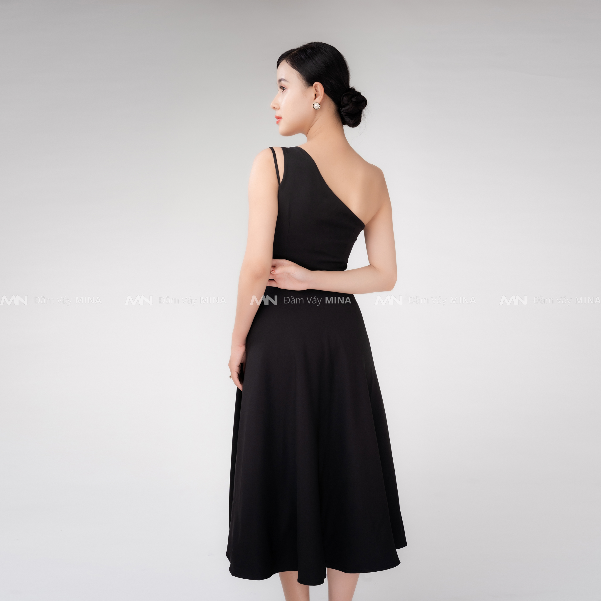 Đầm thiết kế MINA sẻ đùi gợi cảm - MN188