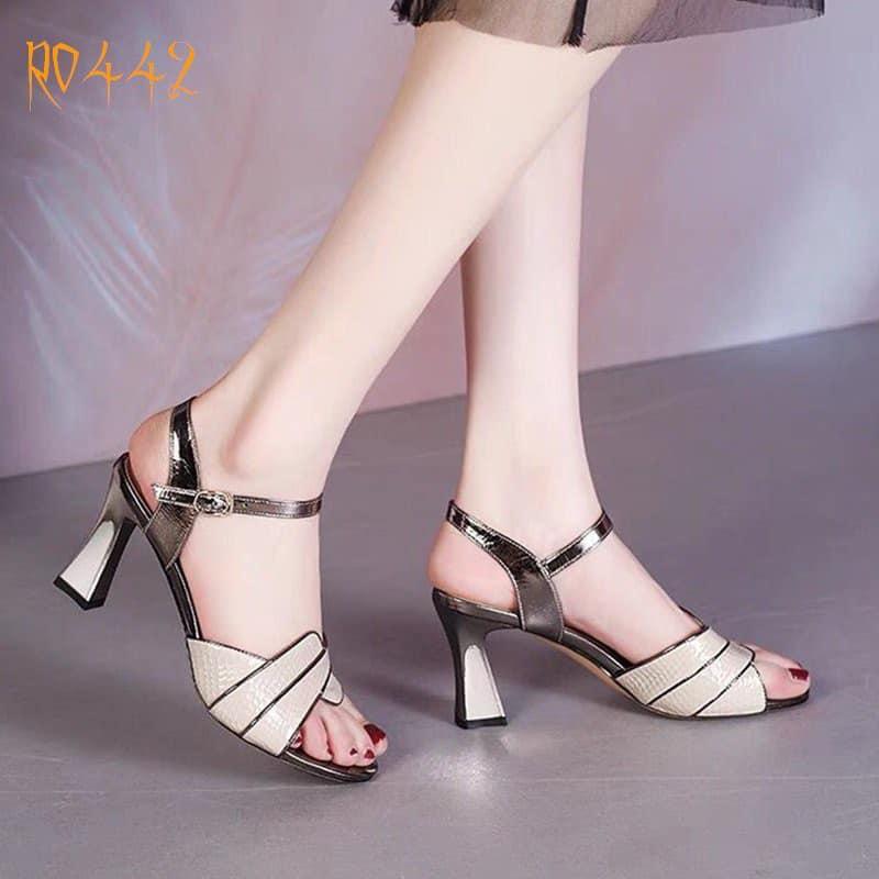 Sandal nữ hở mũi, da lì ROSATA RO442 cao 7p - Đen, Kem - HÀNG VIỆT NAM - BKSTORE